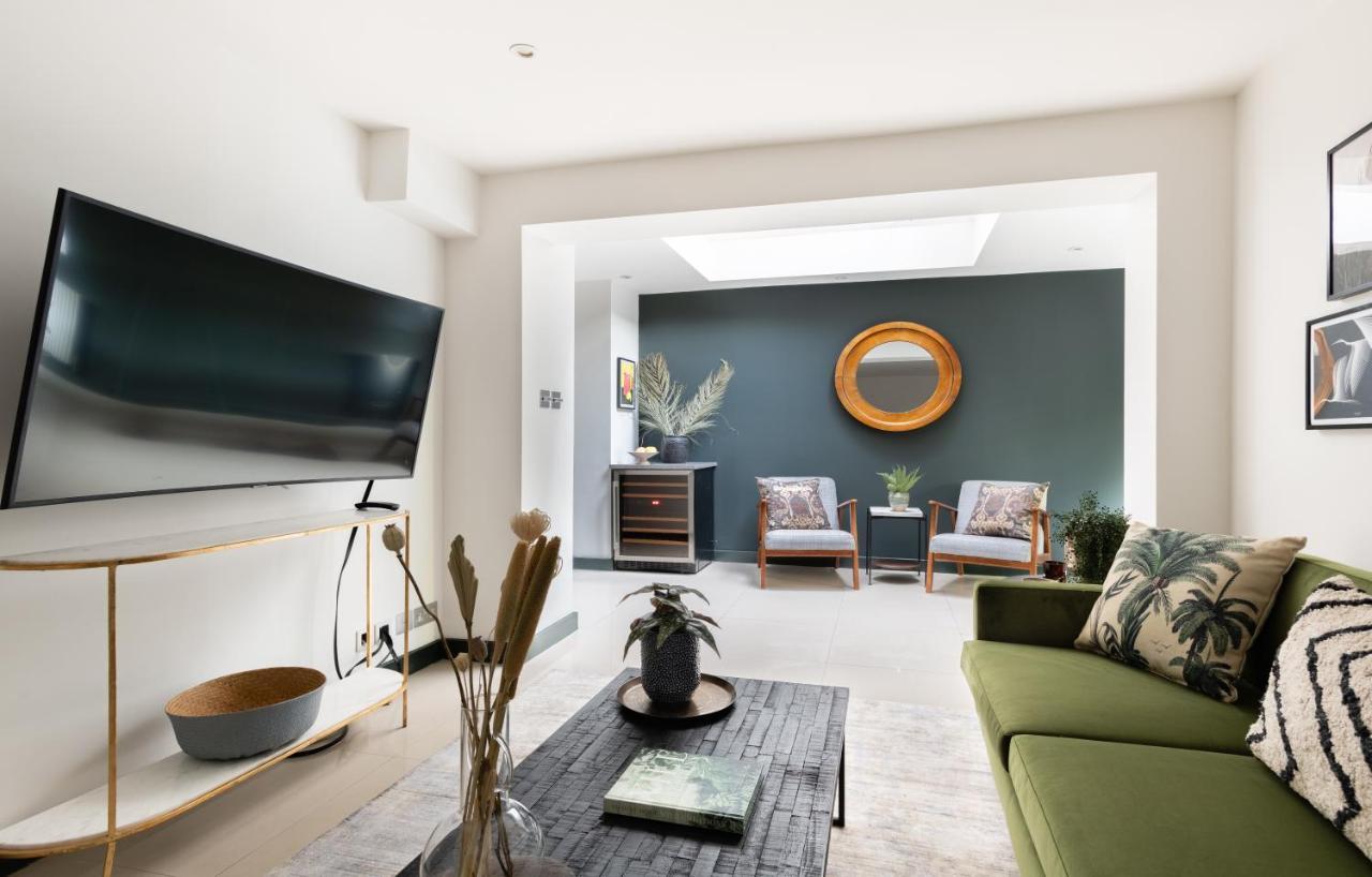 The Heart Of Shepherds Bush - Modern 2Bdr Apartment With Garden 런던 외부 사진
