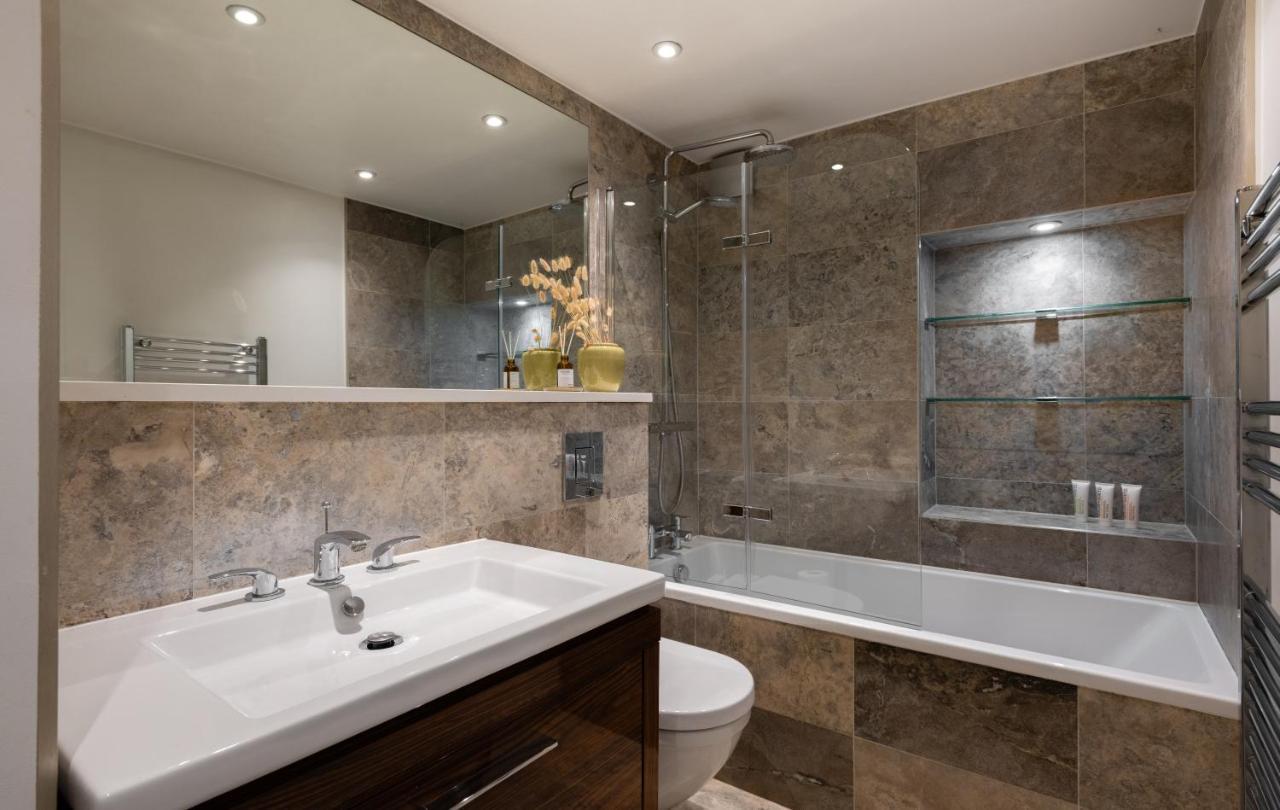The Heart Of Shepherds Bush - Modern 2Bdr Apartment With Garden 런던 외부 사진