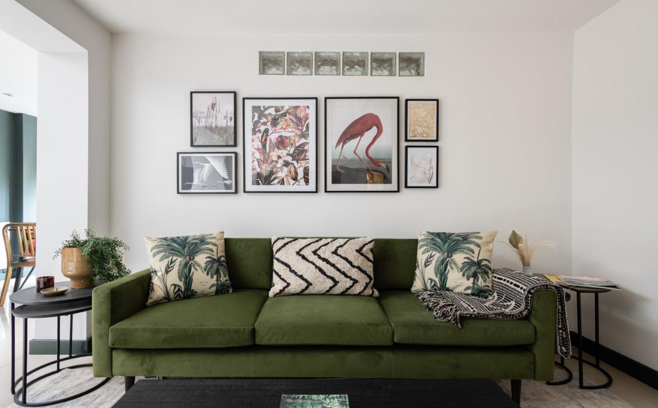 The Heart Of Shepherds Bush - Modern 2Bdr Apartment With Garden 런던 외부 사진