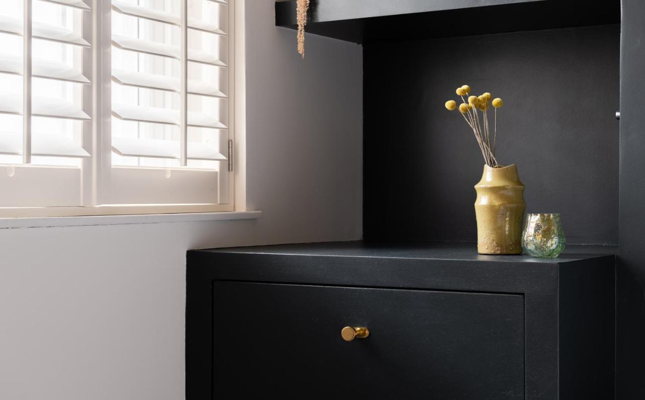 The Heart Of Shepherds Bush - Modern 2Bdr Apartment With Garden 런던 외부 사진