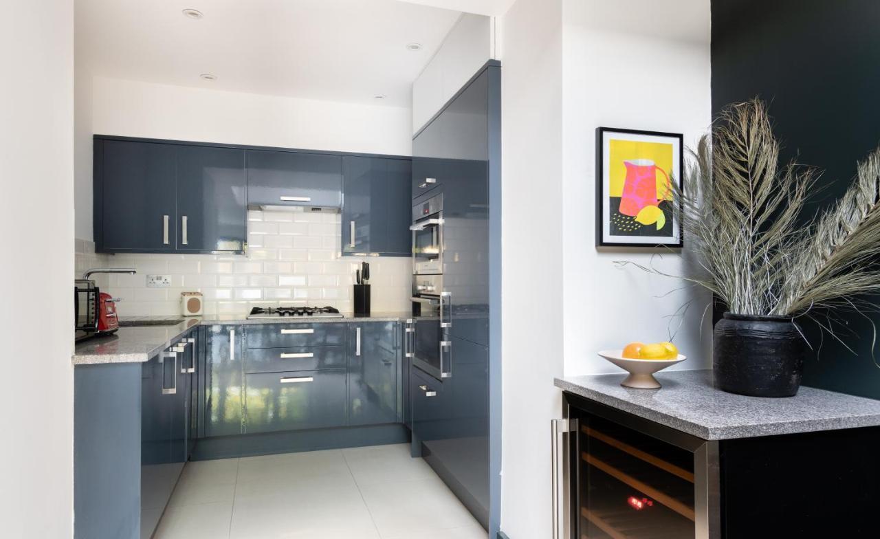 The Heart Of Shepherds Bush - Modern 2Bdr Apartment With Garden 런던 외부 사진